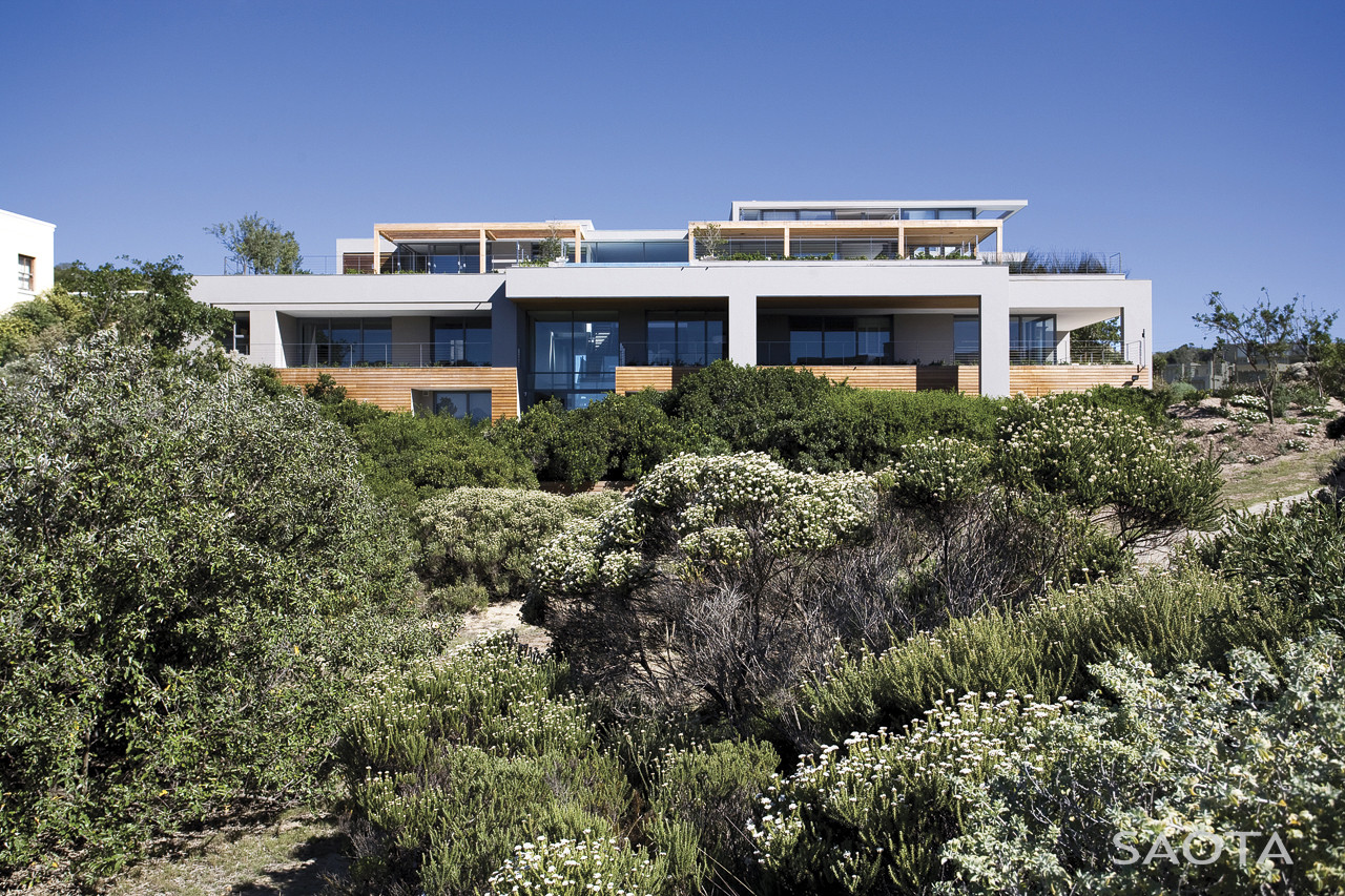 Elegant Plett 6541+2 House, a Beach House in South Africa by SAOTA 