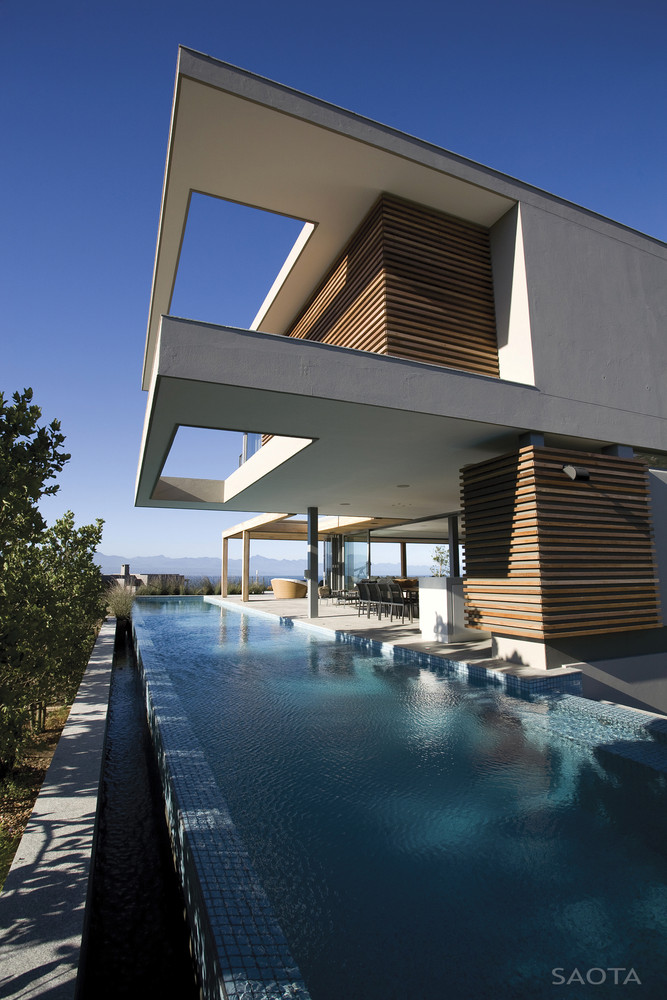 Elegant Plett 6541+2 House, a Beach House in South Africa by SAOTA 