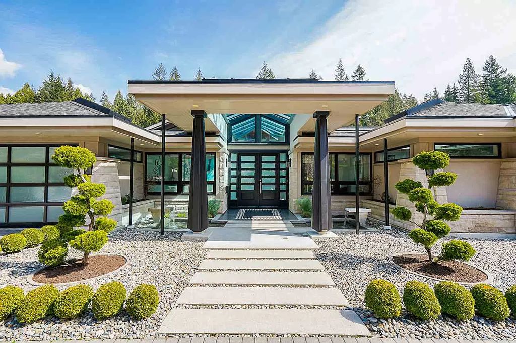 Enjoy-C5250000-Stunning-Colorful-Home-in-West-Vancouver-1