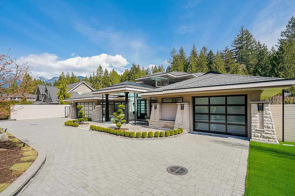 The Stunning Colorful Home in West Vancouver is the perfect blend of luxury, flexibility, and simplicity now available for sale. This home located at 332 Moyne Dr, West Vancouver, BC V7S 1J5, Canada