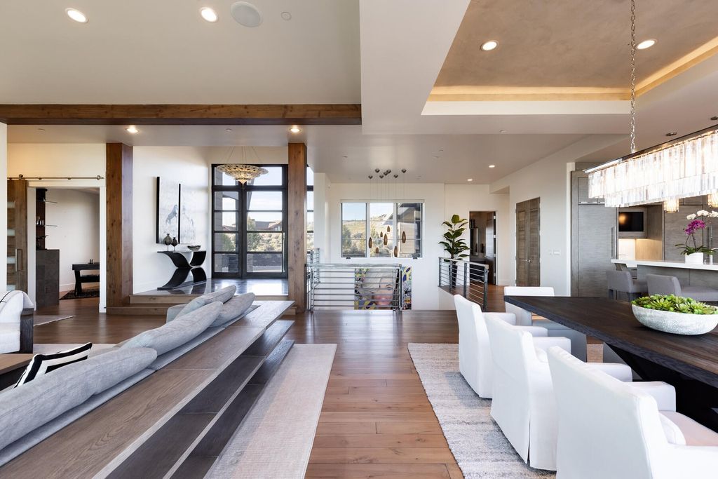 The Utah Home is an exquisite mountain contemporary masterpiece in Park City showcases the ultimate mountain lifestyle now available for sale. This home located at 7670 N West Hills Trl, Park City, Utah