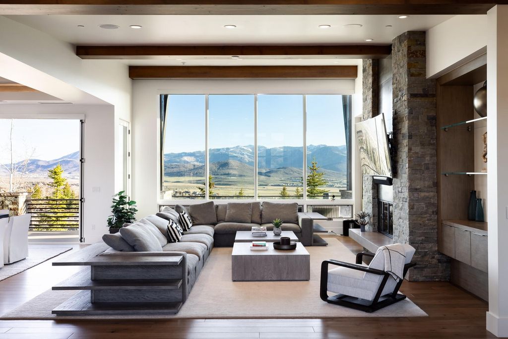 The Utah Home is an exquisite mountain contemporary masterpiece in Park City showcases the ultimate mountain lifestyle now available for sale. This home located at 7670 N West Hills Trl, Park City, Utah