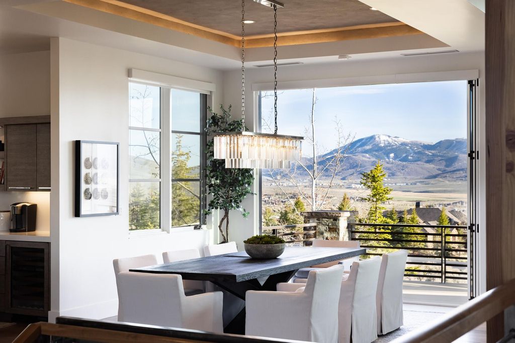 The Utah Home is an exquisite mountain contemporary masterpiece in Park City showcases the ultimate mountain lifestyle now available for sale. This home located at 7670 N West Hills Trl, Park City, Utah