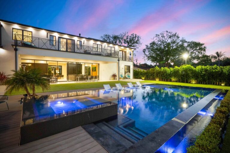 Exquisite Design meets Pristine Architecture in This $4,895,000 Tarzana Home
