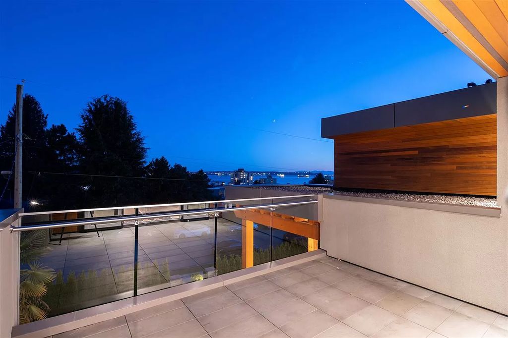 The Fantastic Ambleside West Vancouver Home is a brand new luxury custom-built dream house now available for sale. This home located at 1225 Fulton Ave, West Vancouver, BC V7T 1N7, Canada
