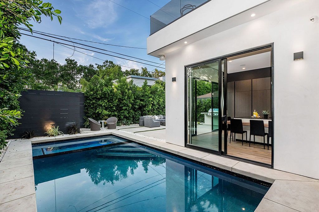 Flawless-Modern-Home-in-Studio-City-Built-by-Arzuman-Brothers-25