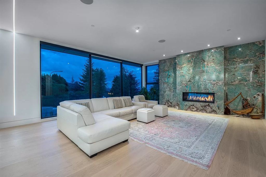 The Gorgeous House in West Vancouver is an ultra-luxurious now available for sale. This home located at 625 Saint Andrews Rd, West Vancouver, BC V7S 1V5, Canada