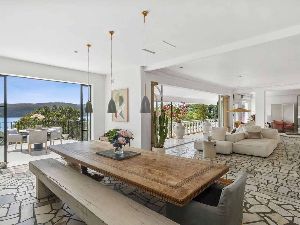 Gorgeous-Palm-Beach-villa-in-New-South-Wales-with-idyllic-views-of-Pittwater-bay-for-sale-2