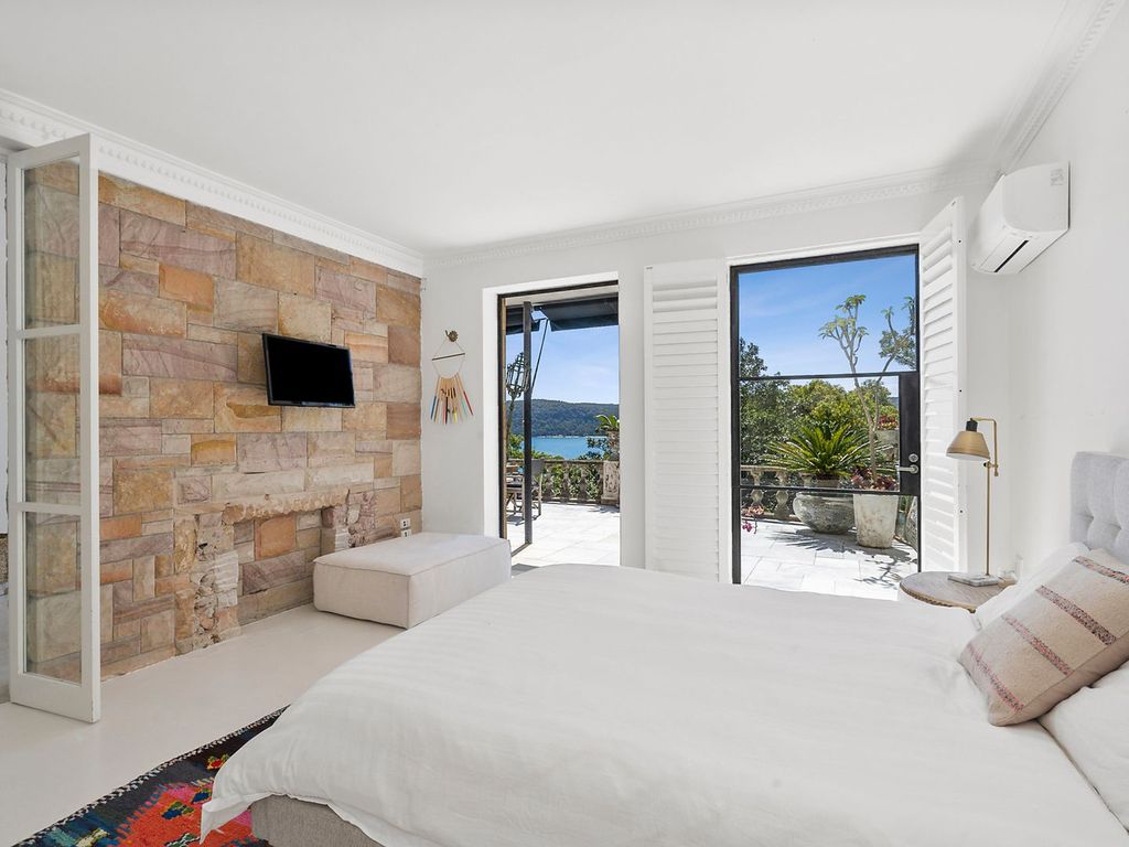 Gorgeous-Palm-Beach-villa-in-New-South-Wales-with-idyllic-views-of-Pittwater-bay-for-sale-23