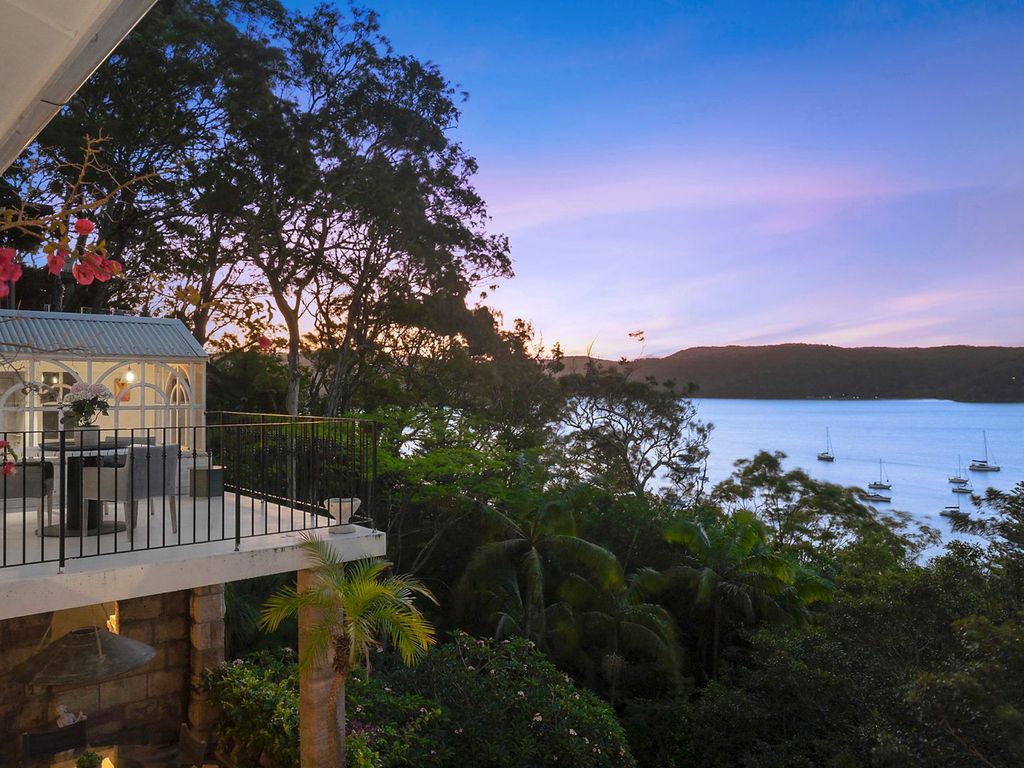 Gorgeous-Palm-Beach-villa-in-New-South-Wales-with-idyllic-views-of-Pittwater-bay-for-sale-5