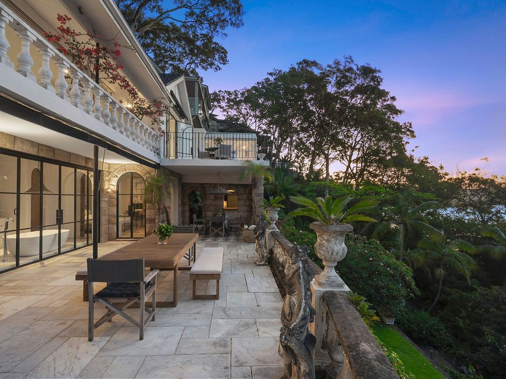 Gorgeous-Palm-Beach-villa-in-New-South-Wales-with-idyllic-views-of-Pittwater-bay-for-sale-7