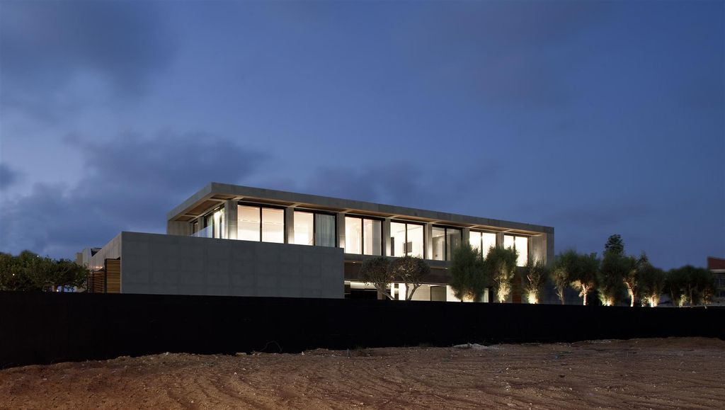 Herzelia Pituah House 4, Large modern retreat by Pitsou Kedem Architects