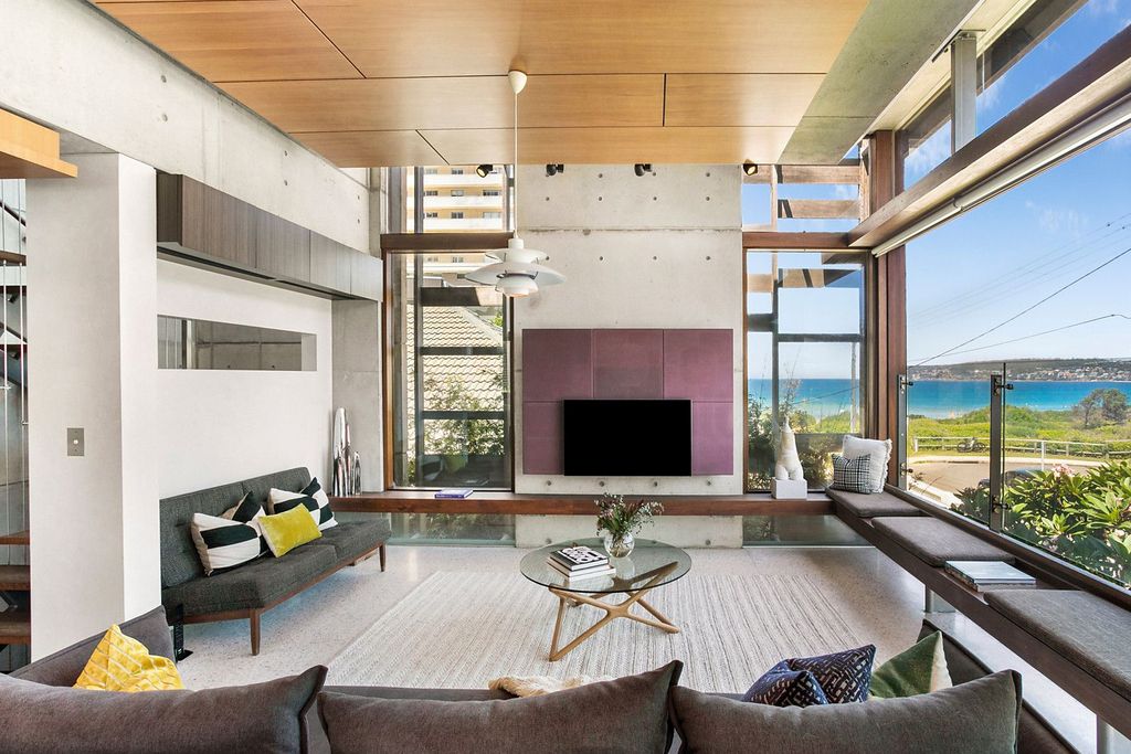 High end beachside home by Brewster Hjorth in New South Wales for sale