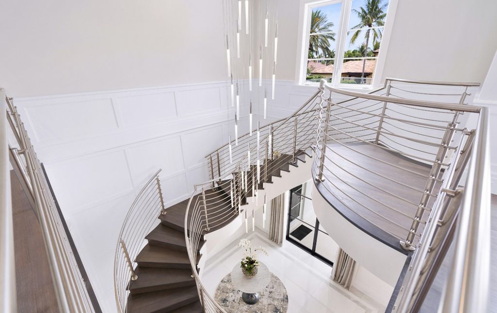 This Intracoastal Waterway Dream Home in Florida built by Wietsma & Lippolis Construction in modern style. This home offers not only magnificent waterfront views but also ultra-chic design, ultimate privacy, spacious accommodation