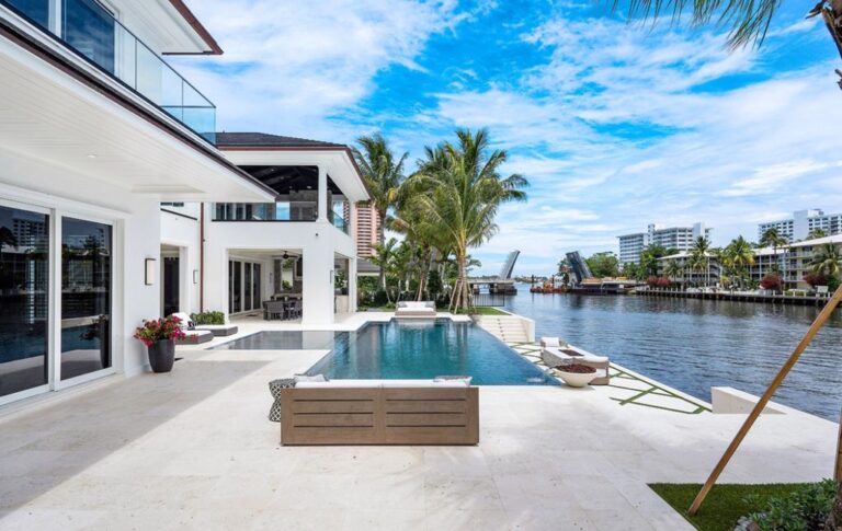 Intracoastal Waterway Dream Home in Florida built by Wietsma Lippolis ...