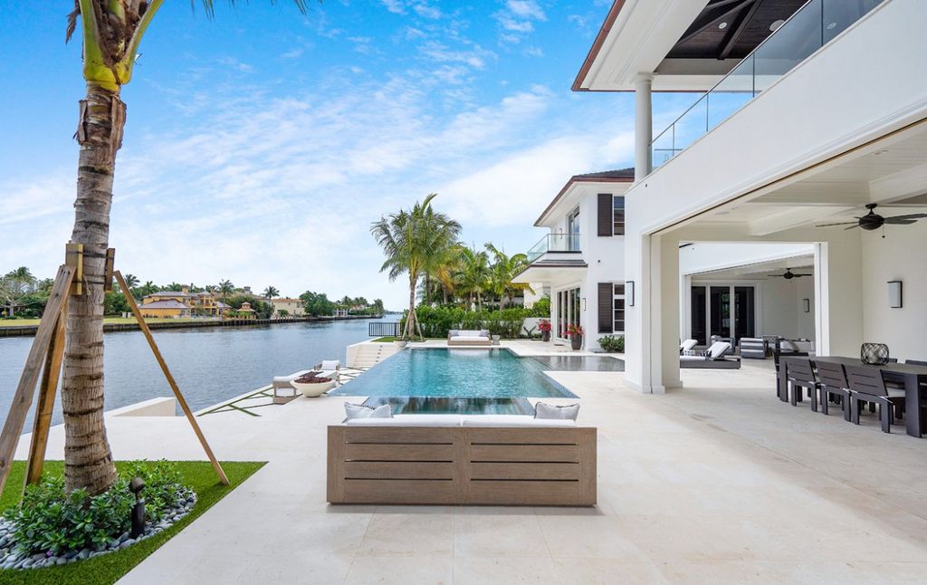 This Intracoastal Waterway Dream Home in Florida built by Wietsma & Lippolis Construction in modern style. This home offers not only magnificent waterfront views but also ultra-chic design, ultimate privacy, spacious accommodation