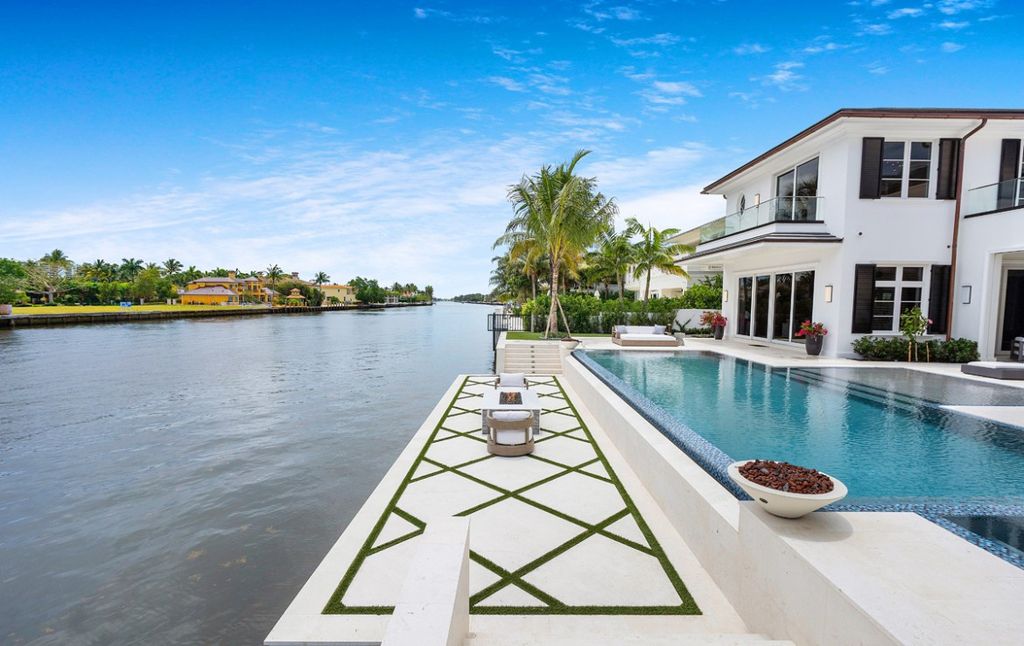 This Intracoastal Waterway Dream Home in Florida built by Wietsma & Lippolis Construction in modern style. This home offers not only magnificent waterfront views but also ultra-chic design, ultimate privacy, spacious accommodation