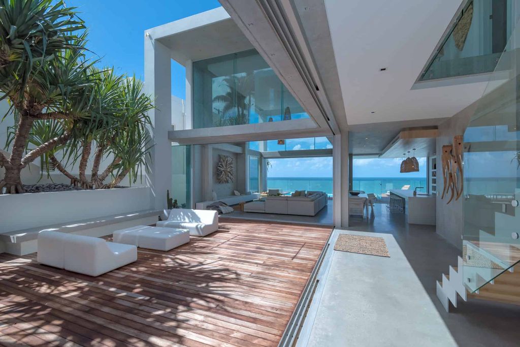 Luxury-White-Water-House-in-Sunshine-Beach-by-Chris-Clout-Design-11