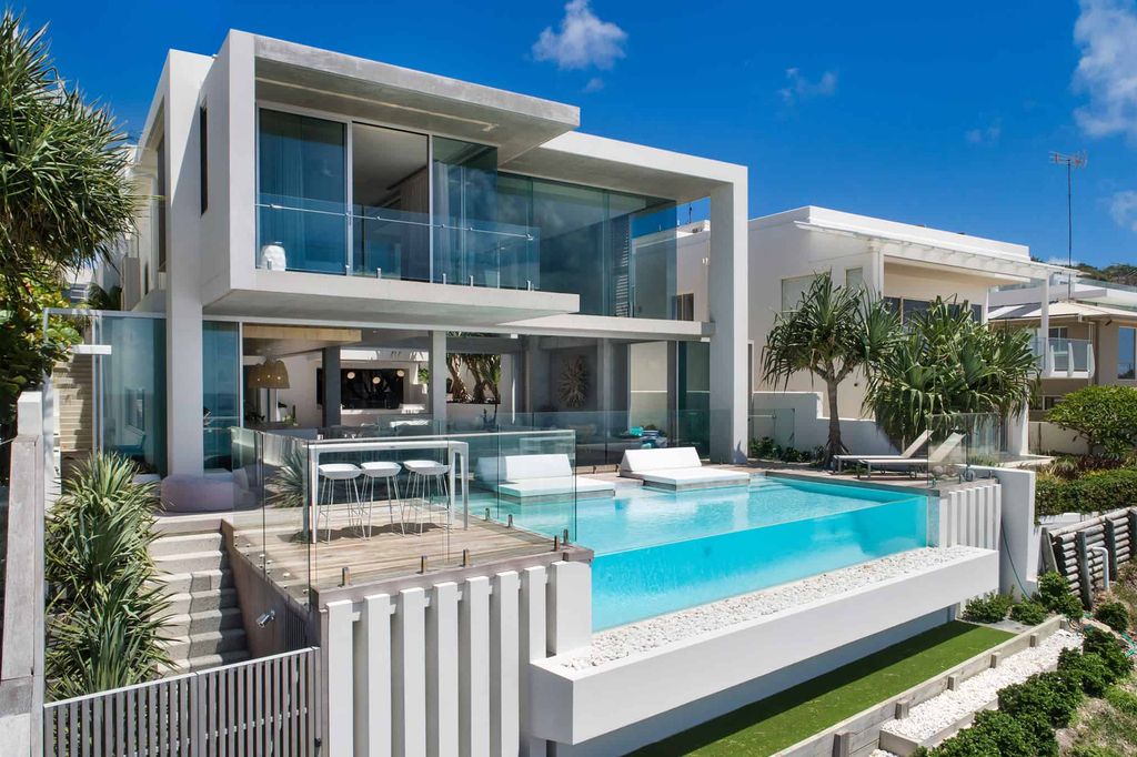 Luxury-White-Water-House-in-Sunshine-Beach-by-Chris-Clout-Design-2