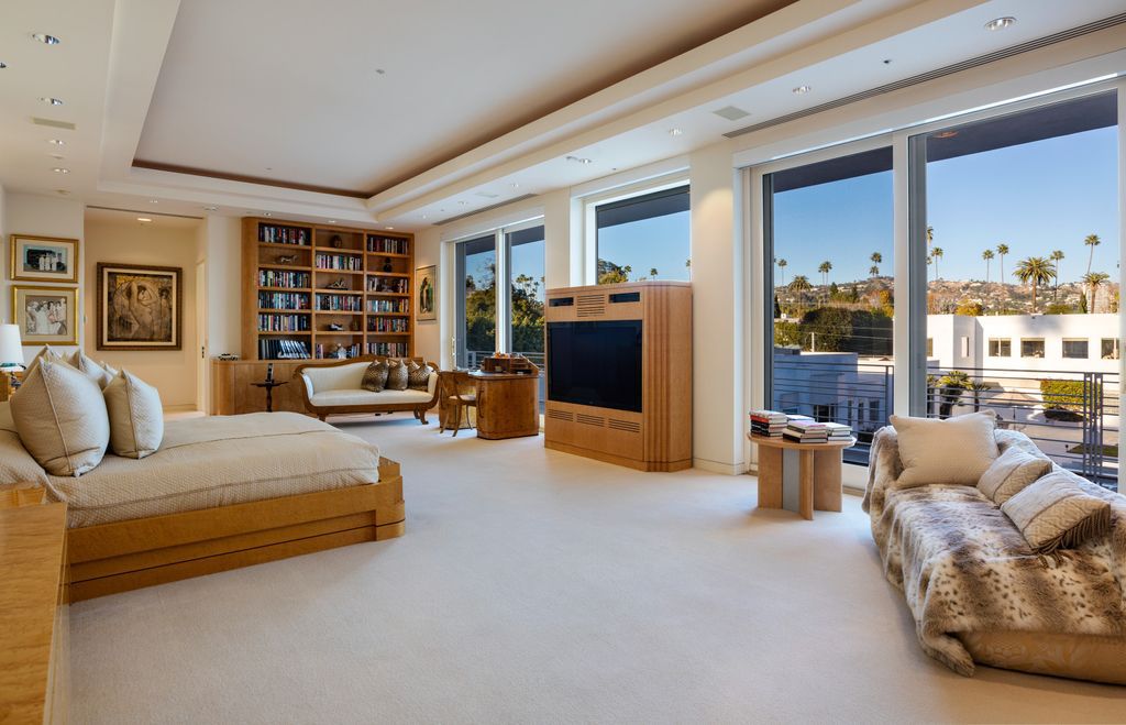 Magnificent Beverly Hills villa built with finest materials for luxury life style