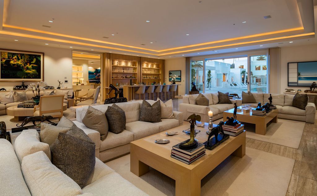 Magnificent Beverly Hills villa built with finest materials for luxury life style