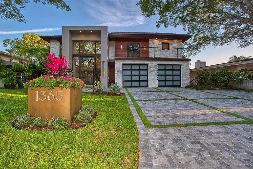 The Florida Home is a St Petersburg masterpiece on highly sought out Brightwaters Boulevard with unobstructed views now available for sale. This home located at 1365 Brightwaters Blvd NE, Saint Petersburg, Florida