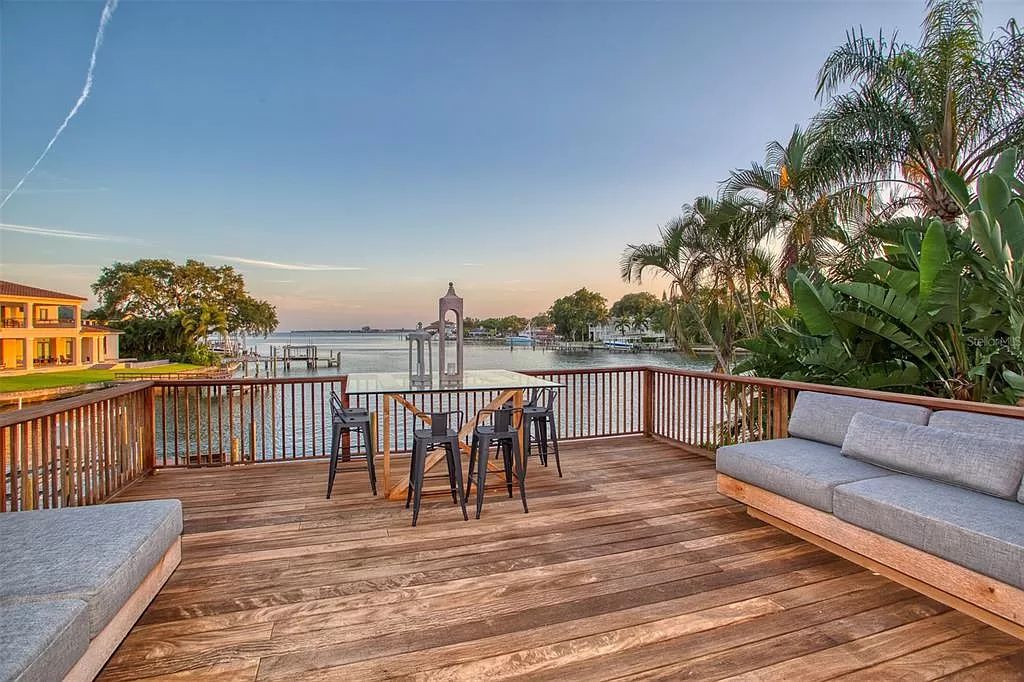 The Florida Home is a St Petersburg masterpiece on highly sought out Brightwaters Boulevard with unobstructed views now available for sale. This home located at 1365 Brightwaters Blvd NE, Saint Petersburg, Florida