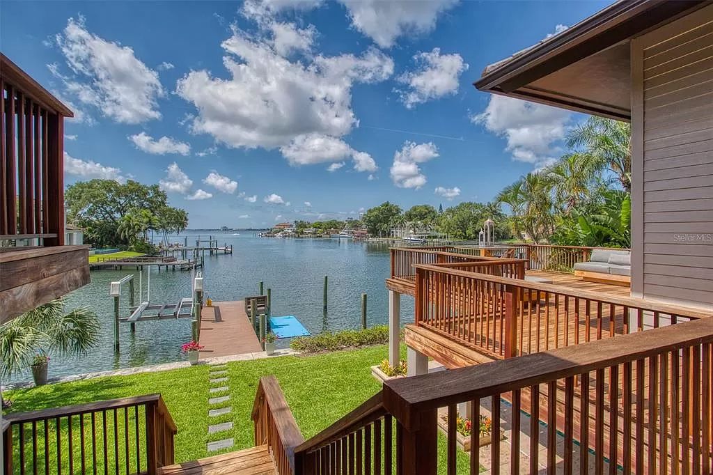 The Florida Home is a St Petersburg masterpiece on highly sought out Brightwaters Boulevard with unobstructed views now available for sale. This home located at 1365 Brightwaters Blvd NE, Saint Petersburg, Florida