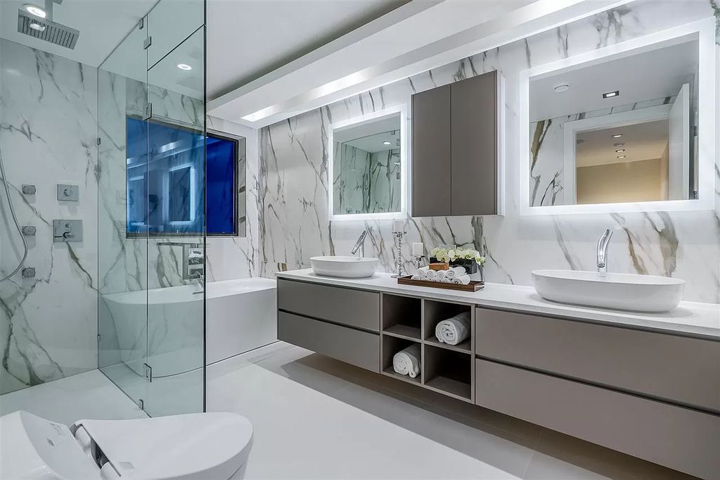 New-Ultra-luxury-Residence-in-West-Vancouver-hit-the-Market-for-C6280000-16