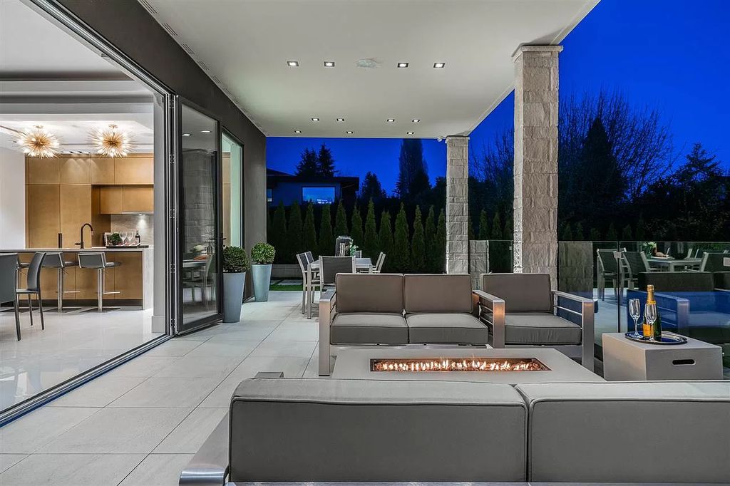 The New Ultra-Luxury Residence in West Vancouver is located within walking distance to the prestigious Dundarave Village now available for sale. This home located at 2256 Jefferson Ave, West Vancouver, BC V7V 2A8, Canada