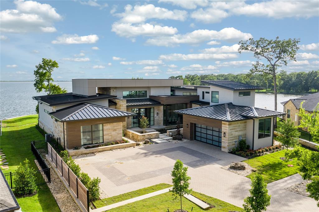 The Modern Smart Home in Texas is a luxurious home with wide view of the infinity pool and massive lake in in E. TX Golf Community now available for sale. This home located at 225 Sandpiper Dr, Mabank, Texas