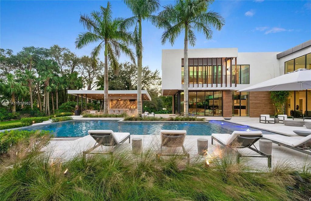 The Home in Florida is a luxurious estate with incredible detail that exemplifies the true meaning of luxury now available for sale. This home located at 2690 Hackney Rd, Weston, Florida