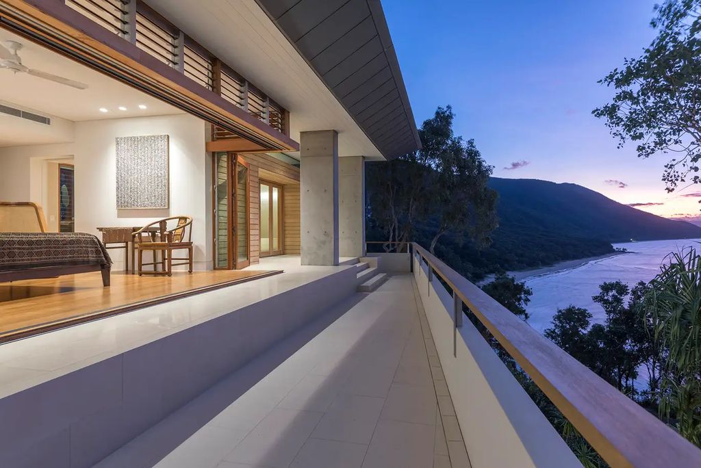 Opulent-Palm-Cove-home-in-Queensland-with-unhindered-ocean-view-for-Sale-12