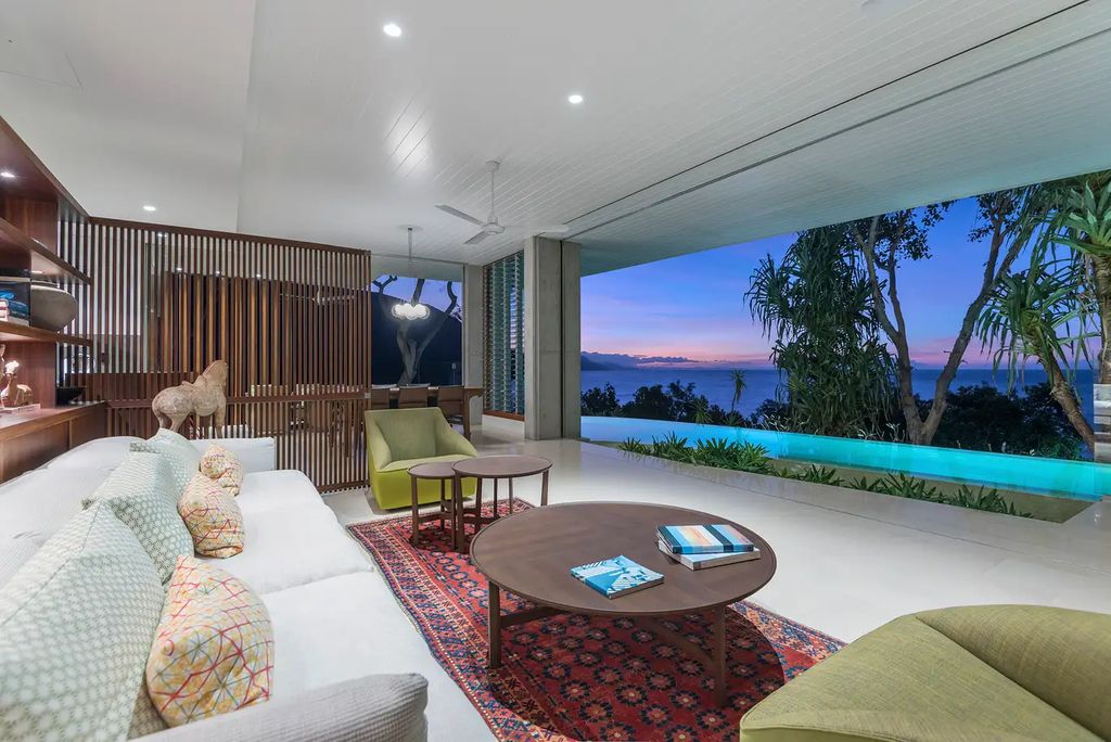 Opulent Palm Cove home in Queensland with unhindered ocean view for Sale