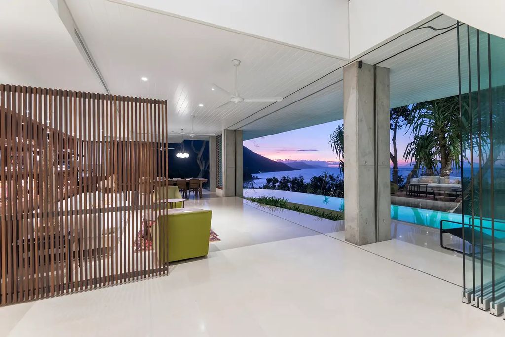 Opulent Palm Cove home in Queensland with unhindered ocean view for Sale