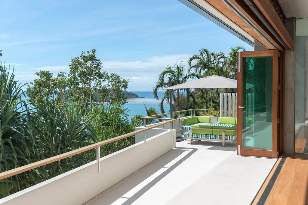 Opulent-Palm-Cove-home-in-Queensland-with-unhindered-ocean-view-for-Sale-8