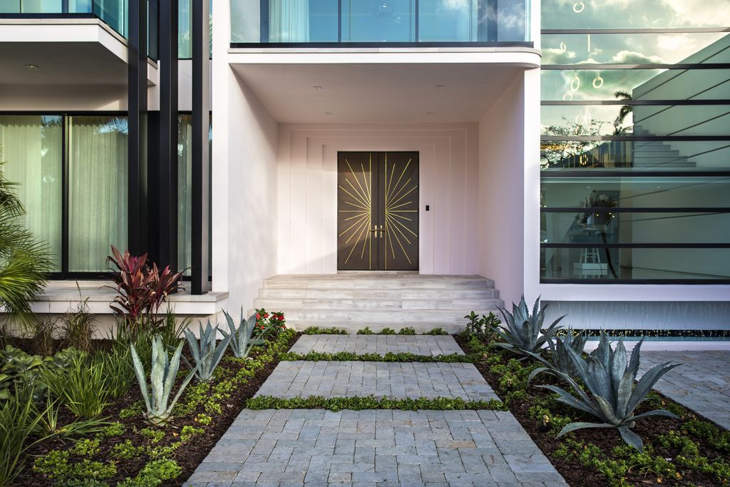This Outstanding Luxury House in Miami Beach was built by the well-known Bart Reines Luxury HomeBuilder. Over 9000 sqft, 3 story villa on approximately 20,028 square feet, flat and southwest facing lot