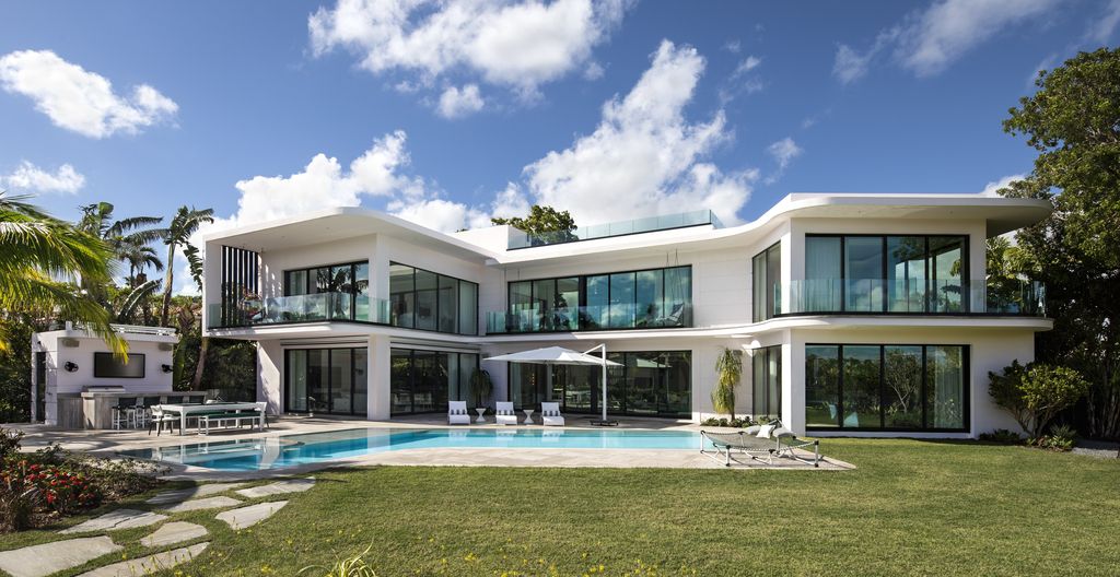 This Outstanding Luxury House in Miami Beach was built by the well-known Bart Reines Luxury HomeBuilder. Over 9000 sqft, 3 story villa on approximately 20,028 square feet, flat and southwest facing lot