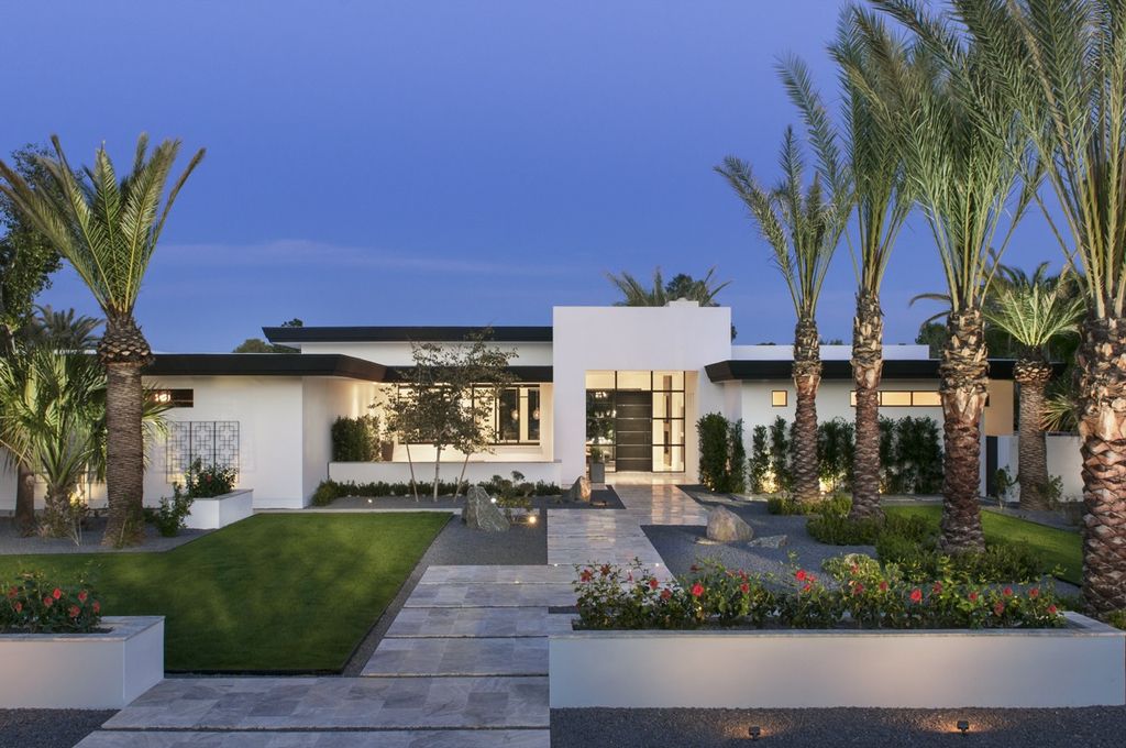 Peaceful-Balinese-Inspired-Home-in-Scottsdale-Built-by-Calvis-Wyant-Luxury-Homes-4-1