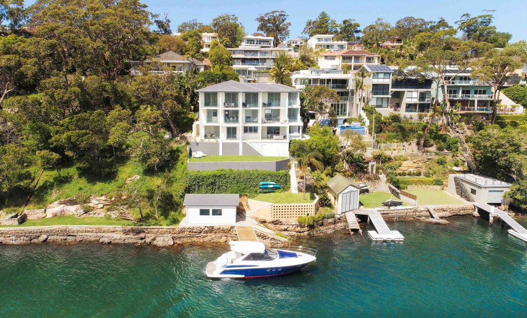  Pinnacle waterfront villa with three sublime levels at New South Wales for auction