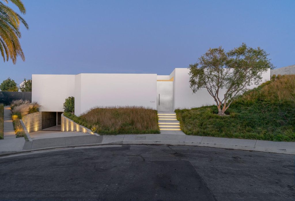 Prominent Sky House with Grassy Knoll Surrounded by XTEN Architecture (3)