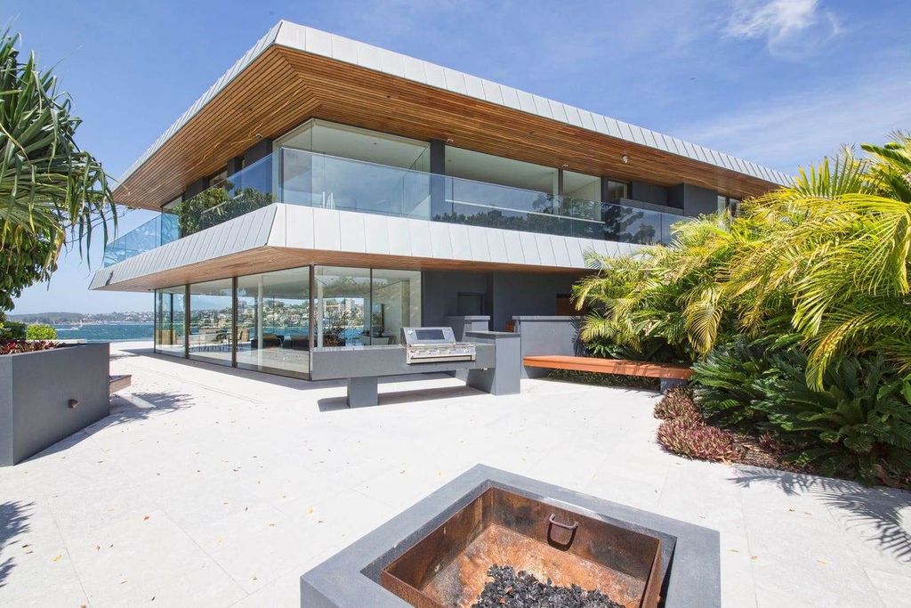 Renovated home with limitless harbour view in New South Wales for Sale