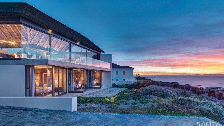 Silver Bay House with Stunning Ocean views in South Afica by SAOTA