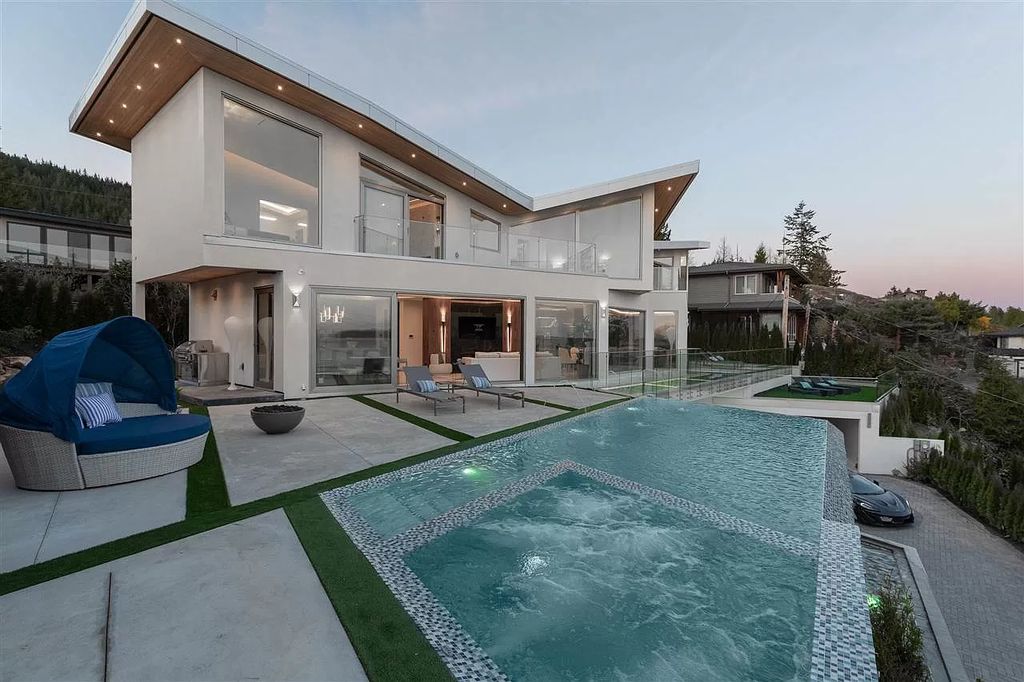 The Spectacular Flying Eagle-Shaped Residence in West Vancouver is a truly spectacular ultra-luxury residence now available for sale. This home located at 4129 Burkehill Rd, West Vancouver, BC V7V 3M3, Canada