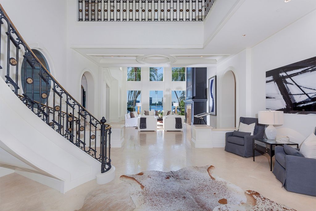 This Sprawling Provence - Inspired Villa in Boca Raton, Florida was executed by prestigious Mark Timothy Inc in 2003 and designed by Marc Michaels. The harmony of the inside & outside of the house is very impressive