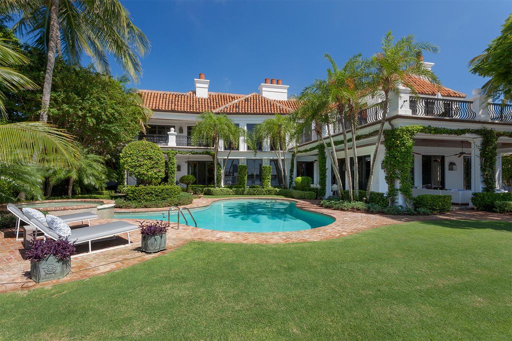 This Sprawling Provence - Inspired Villa in Boca Raton, Florida was executed by prestigious Mark Timothy Inc in 2003 and designed by Marc Michaels. The harmony of the inside & outside of the house is very impressive
