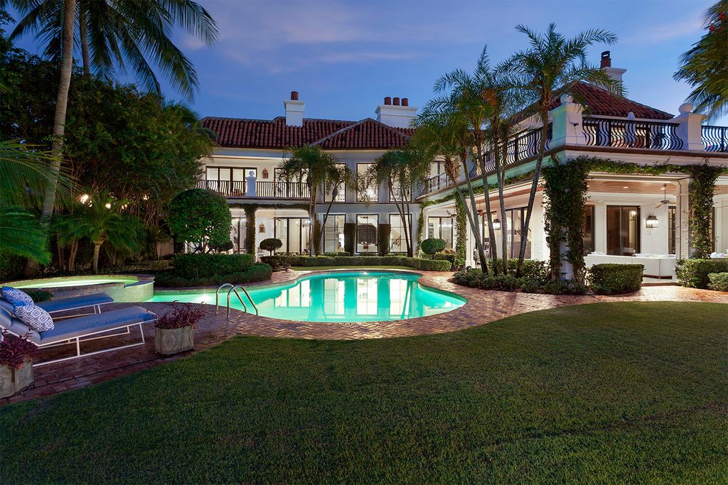 This Sprawling Provence - Inspired Villa in Boca Raton, Florida was executed by prestigious Mark Timothy Inc in 2003 and designed by Marc Michaels. The harmony of the inside & outside of the house is very impressive