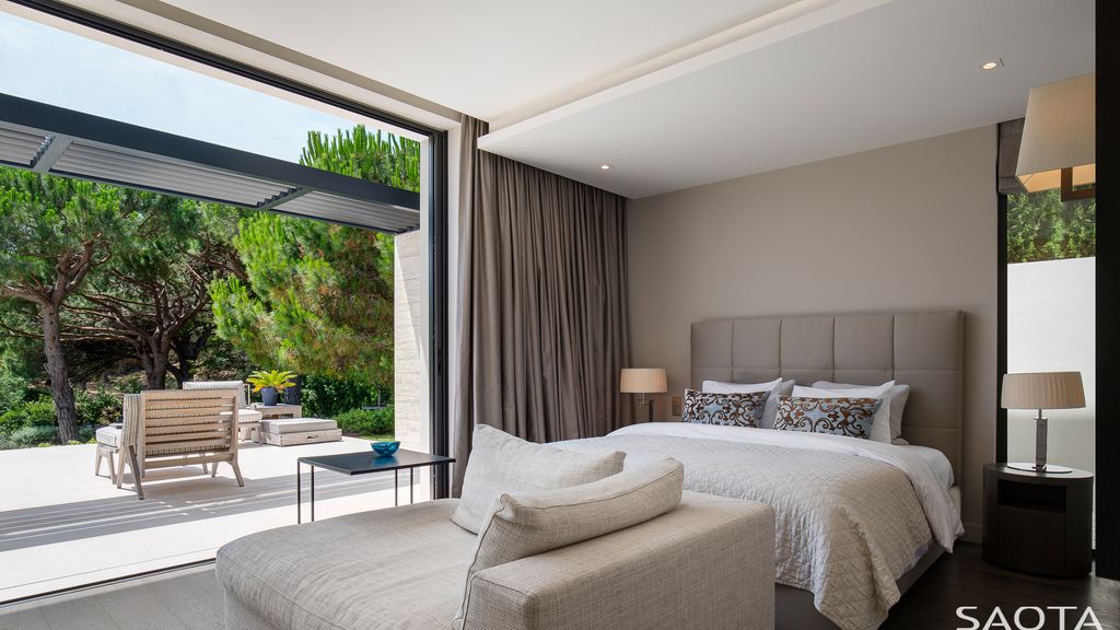 St Tropez House Creates Extraordinary Indoor-Outdoor Living with SAOTA