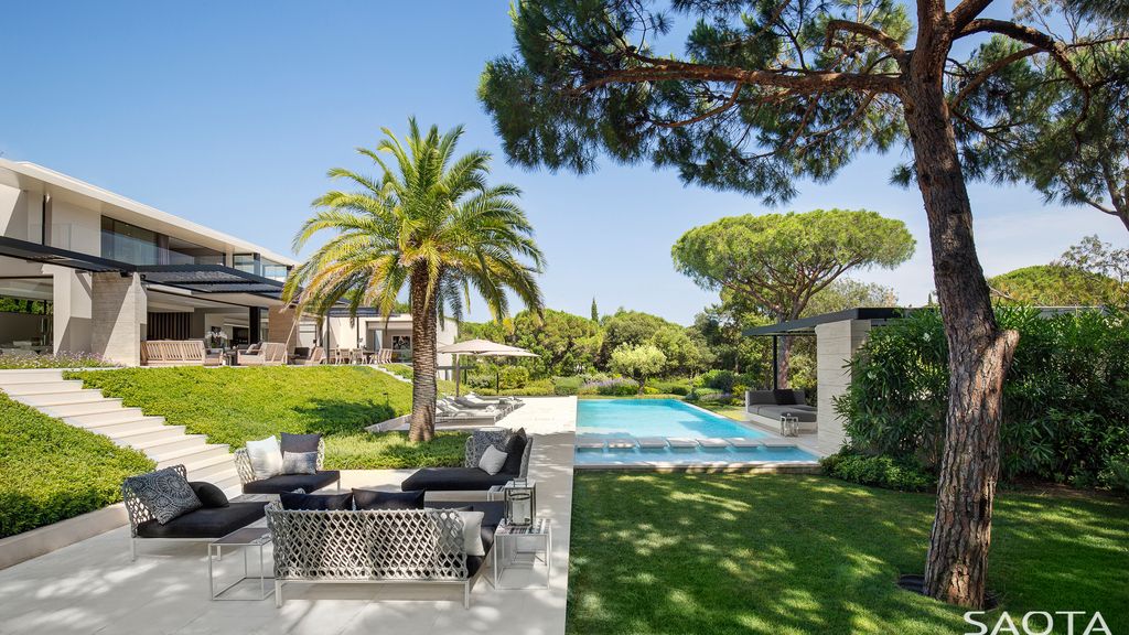 St Tropez House Creates Extraordinary Indoor-Outdoor Living with SAOTA
