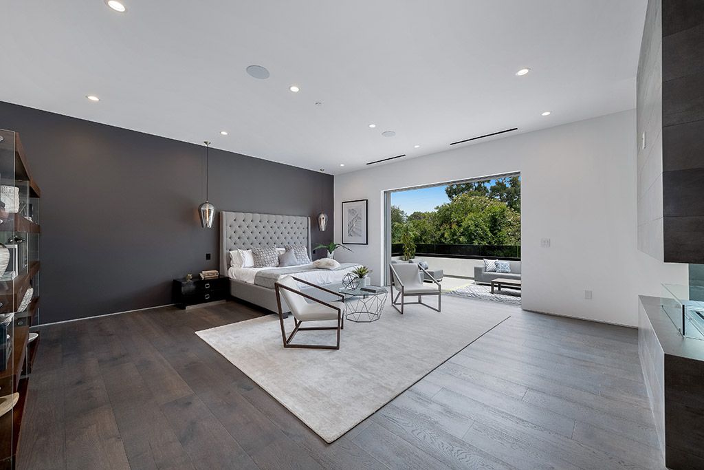 This Studio City Homes, an Architectural Tour De Force was executed and designed by the famed Arzuman Brothers. Situated at the ultimate privacy surrounding green trees and bushed, the over 6,500 sqft luxury home was built in 2018